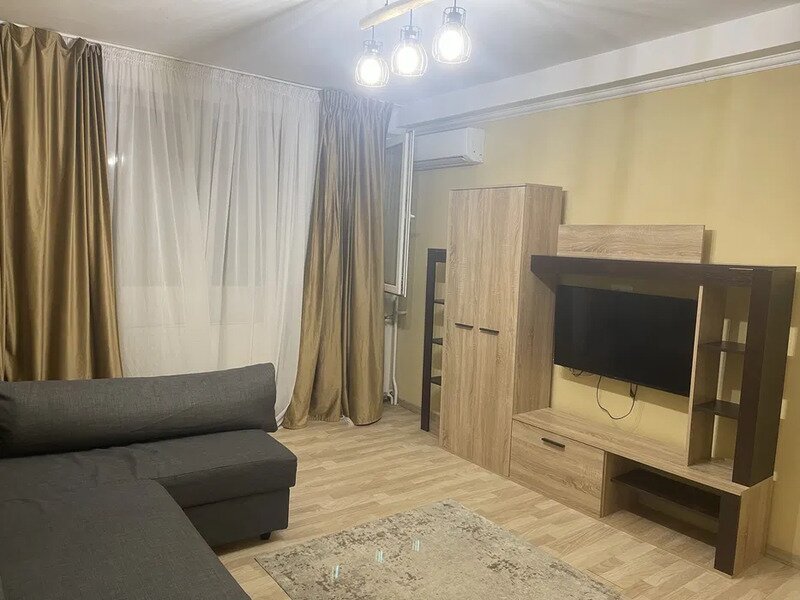 Eroii Revolutiei, apartament doua camere, 45 mp recent renovat, reabilitat,
